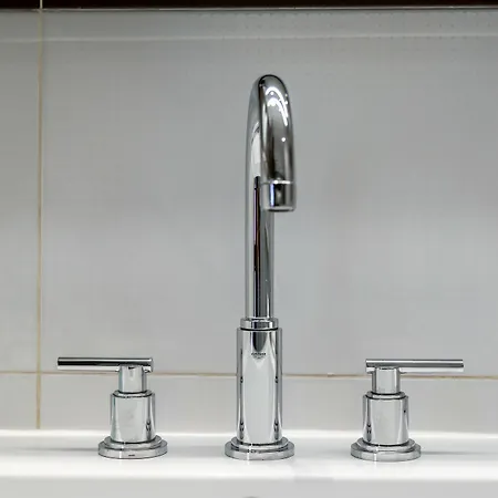 Travel Habitat Atico Ciutat Vella. *