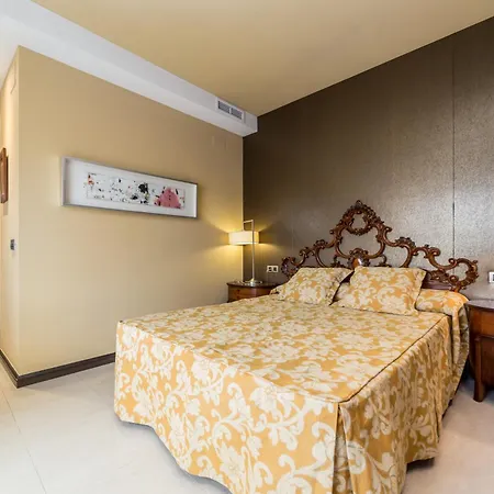 Travel Habitat Atico Ciutat Vella. Walencja