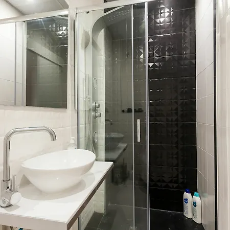 Maragata Plaza Reina Apartment *