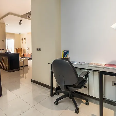 Apartmán Travel Habitat Atico Ciutat Vella. *