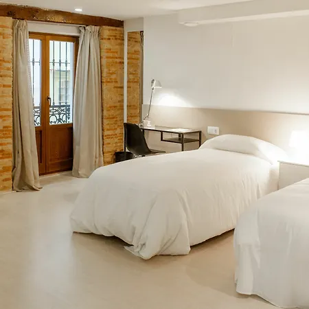 Host & 3* Valencia