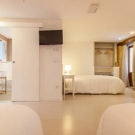 Pensión Host & 3*