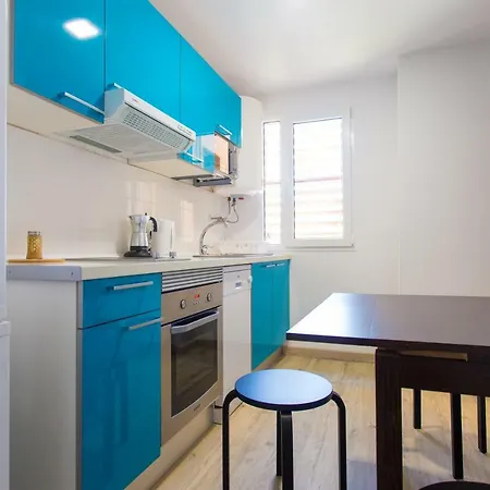 Versus Near Of Arts *