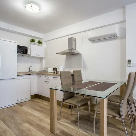 Apartman Versus Near Of Arts 2 *