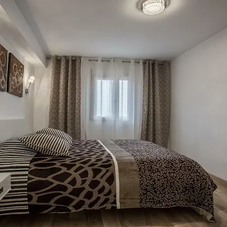 Versus Near Of Arts 2