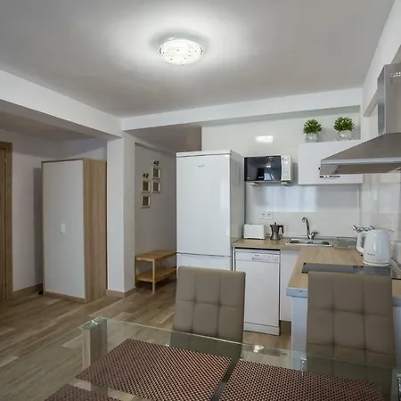 Apartman Versus Near Of Arts 2 *