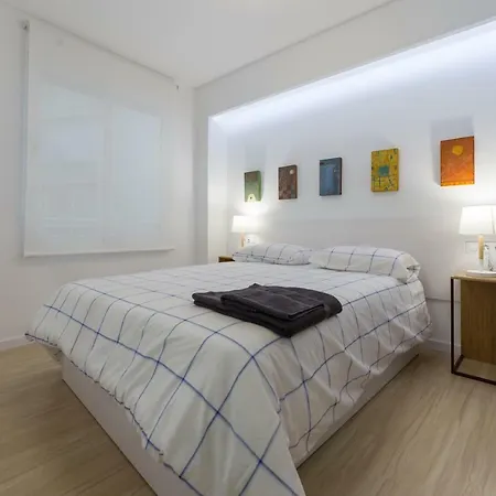 Just In The Middle Apartment *