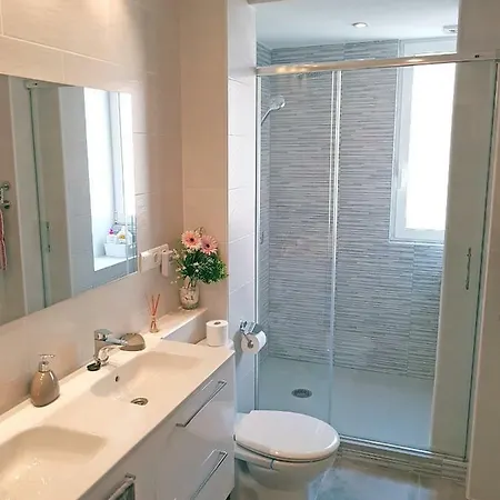 Lo's Beach Apartman *