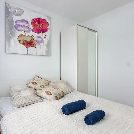 Apartman Versus Near Of Arts 2