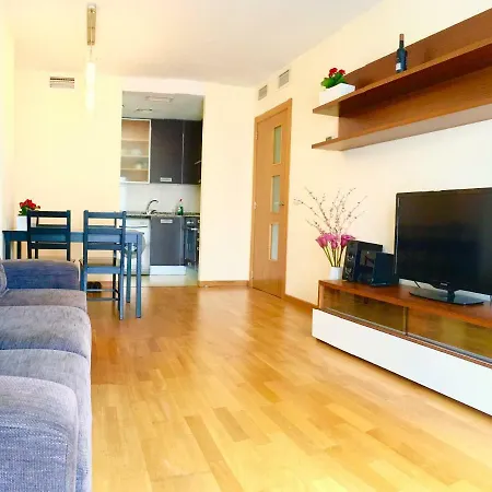 Apartment Sun @ Arts & Sciences + Parking *
