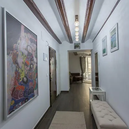 Piso En Barrio Del Carmen Cerca De Plaza Virgen *