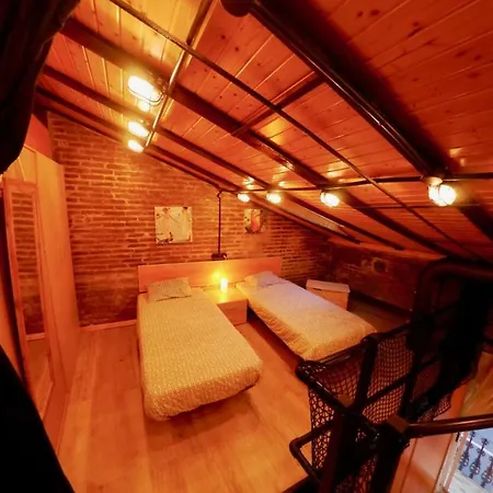 Old Fisherman's House In Malvarrosa Valência