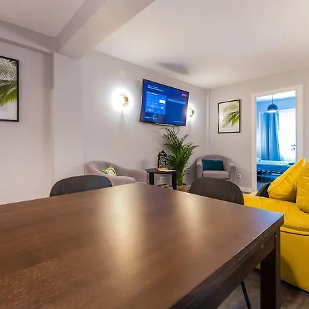 Stylish Newly Renovated In Great Location /wifi