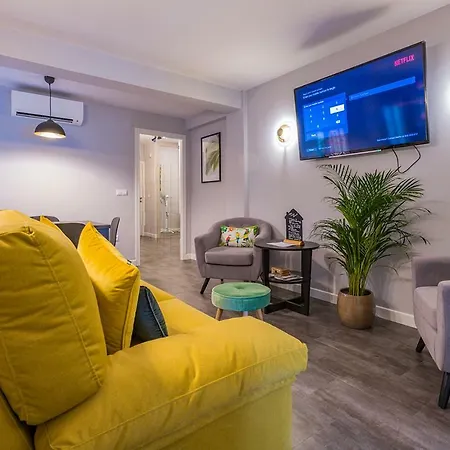 Stylish Newly Renovated In Great Location /wifi Apartment
