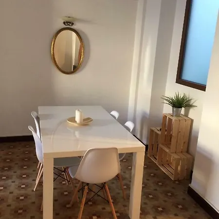 Luminous Attic Down Town Апартаменты