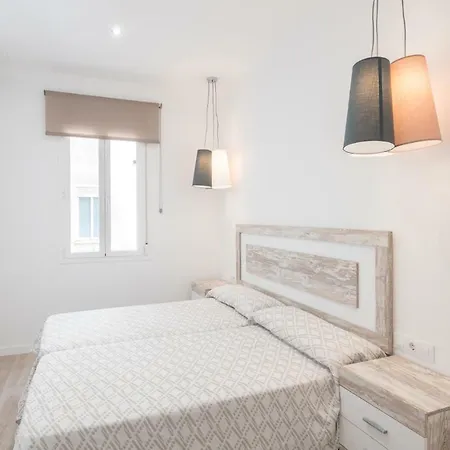 Bright And Modern Near The Beach *