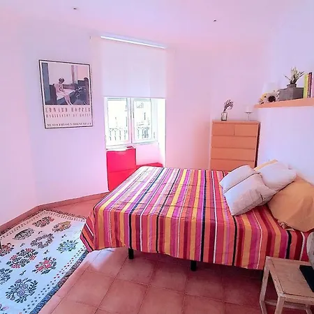 Abuhardillado, Luminoso Y Calido Apartamento شقة