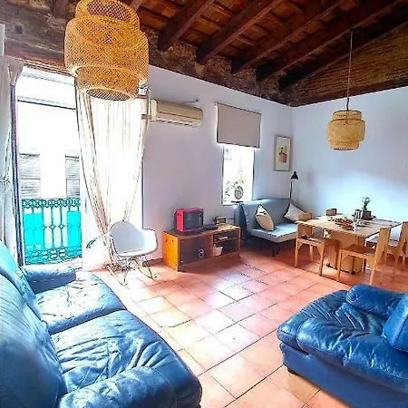 Abuhardillado, Luminoso Y Calido Apartamento Appartement