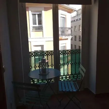 Abuhardillado, Luminoso Y Calido Apartamento *