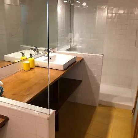 Cozy En Blanch. Center Apartment