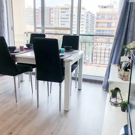 Luminoso Piso + Balcon En شقة