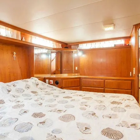 Úszó hotel Ocean Aquarius Valencia