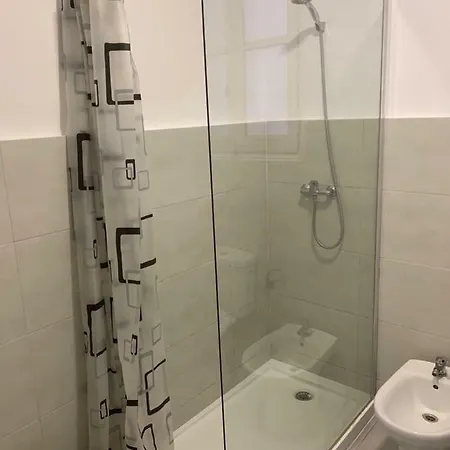 Δωμάτια σε οικογενειακή κατοικία Center *