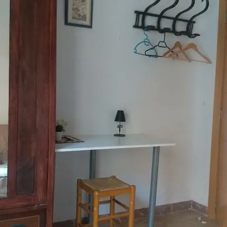 Con Terraza Cerca Estacion Tren Accommodatie bij particulieren Valencia