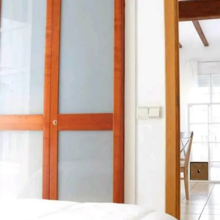 Junto Al Mercado De Ruzafa Valensiya