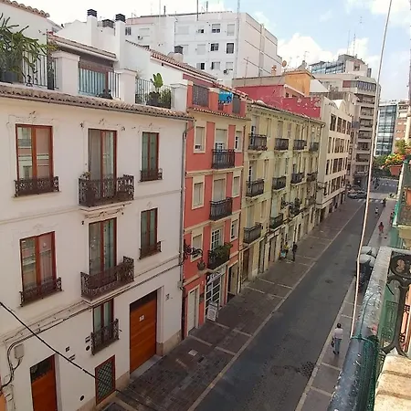 Abuhardillado, Luminoso Y Calido Apartamento Valencia