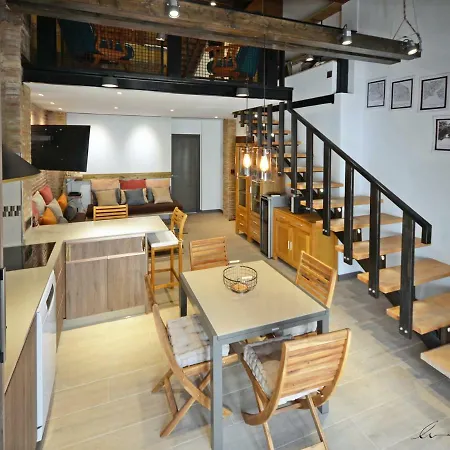 Casita En El Cabanal Con Patio Hébergement de vacances