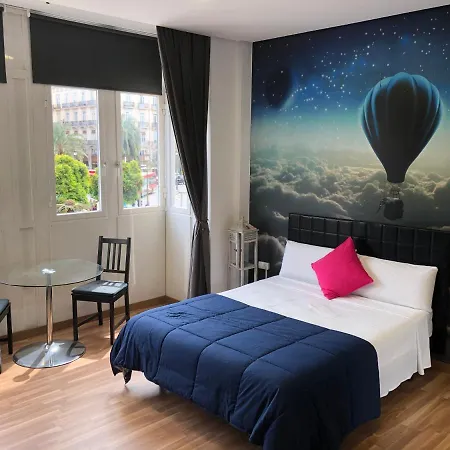 Flats Friends Plaza De La Reina