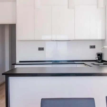 Penthouse With Terrace 40m2 With Wide Views 10mn Walking From Center Appartement