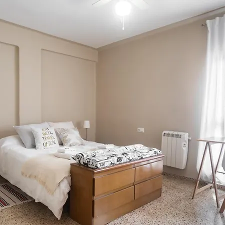 Luminoso Y Renovado En Universidad, Paseo Al Mar Apartman Valencia
