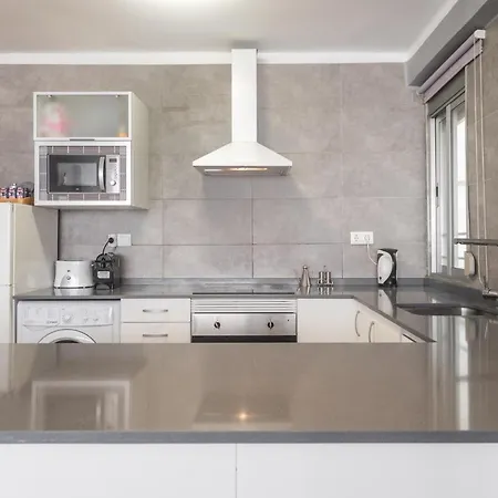Luminoso Y Renovado En Universidad, Paseo Al Mar Apartman