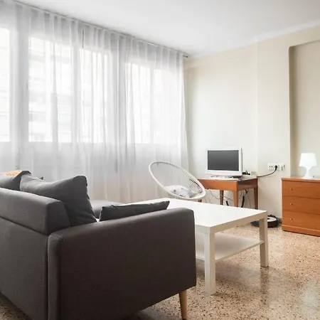 Luminoso Y Renovado En Universidad, Paseo Al Mar Apartman Valencia