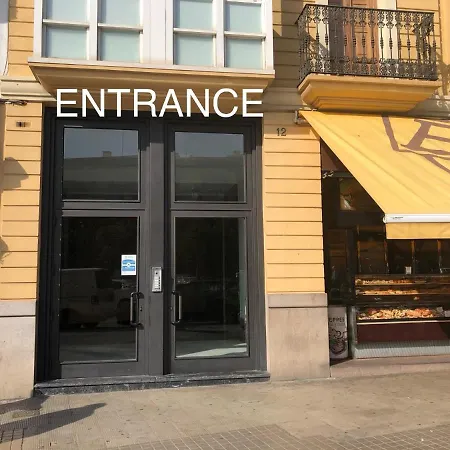 בית הארחה Flats Friends Plaza De La Reina