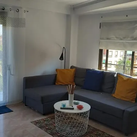Apartment Cozy & Bright Flat At The Entrance Of Old