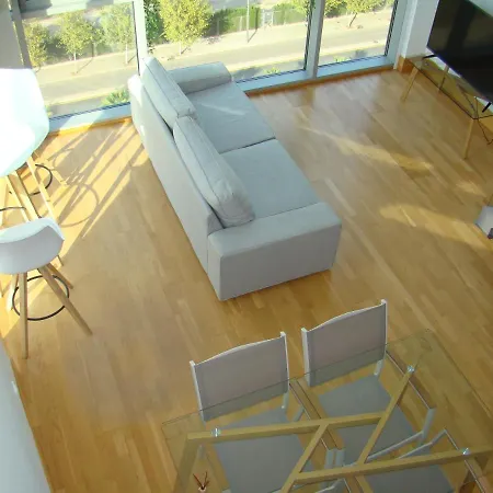 Loft Apartamento Duplex Con Parking Gratis شقة *