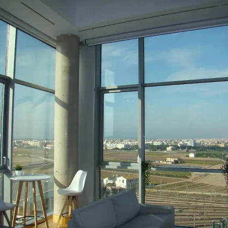 Loft Apartamento Duplex Con Parking Gratis شقة *