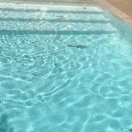 Сasa de vacaciones House In With Pool In Front Of The Sea *