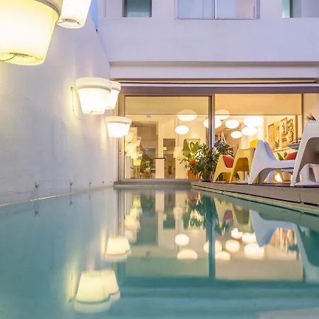 In With Pool On The Beach *