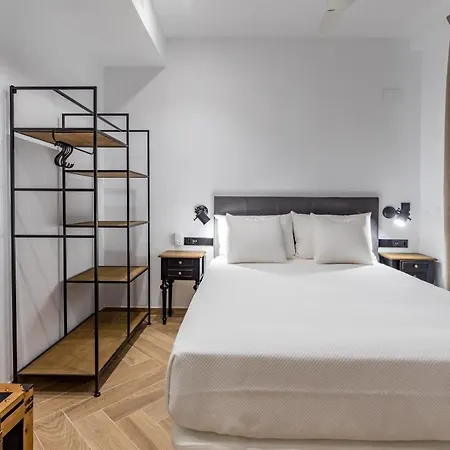 Goerlich By Alma Valencia