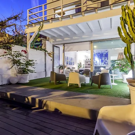 Villa In With Pool On The Beach Valenza