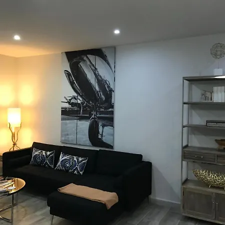 Newly Renovated - Spacious, Private Entrance, Terrace Appartement *