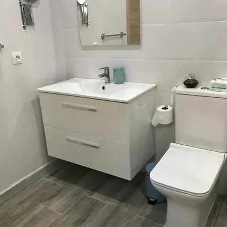 Appartement Newly Renovated - Spacious, Private Entrance, Terrace