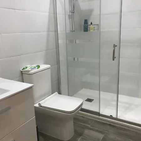 Newly Renovated - Spacious, Private Entrance, Terrace Appartement
