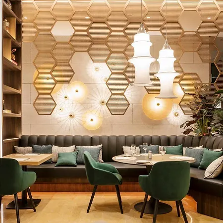 伊鲁尼瓦伦西亚4号康福特尔酒店 4*