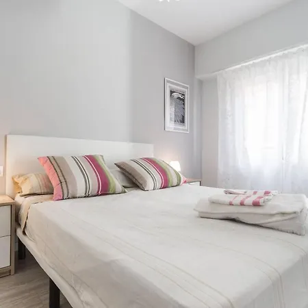 Apartman Beautiful 2 Bedroom Wifi Ac By The Turia Gardens