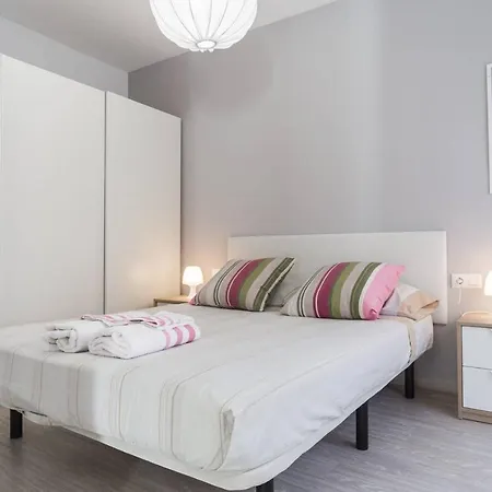 Beautiful 2 Bedroom Wifi Ac By The Turia Gardens *